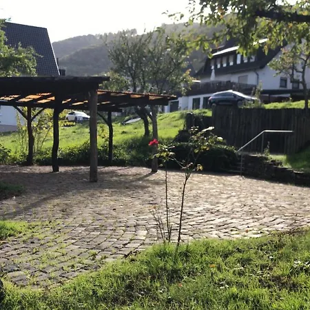 Moselina Gaestezimmer 住宿加早餐酒店