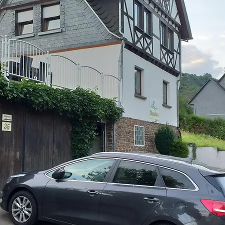 ベッド・アンド・ブレックファスト Moselina Gaestezimmer ザンクト・アルデグント