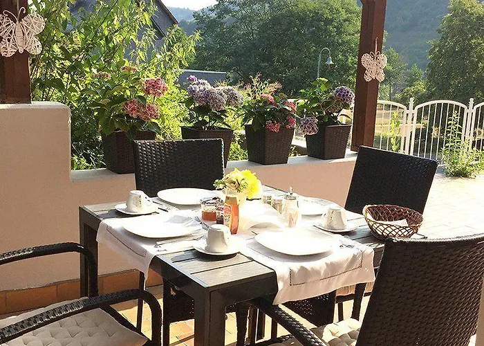 Moselina Gaestezimmer Oda ve Kahvaltı Sankt Aldegund